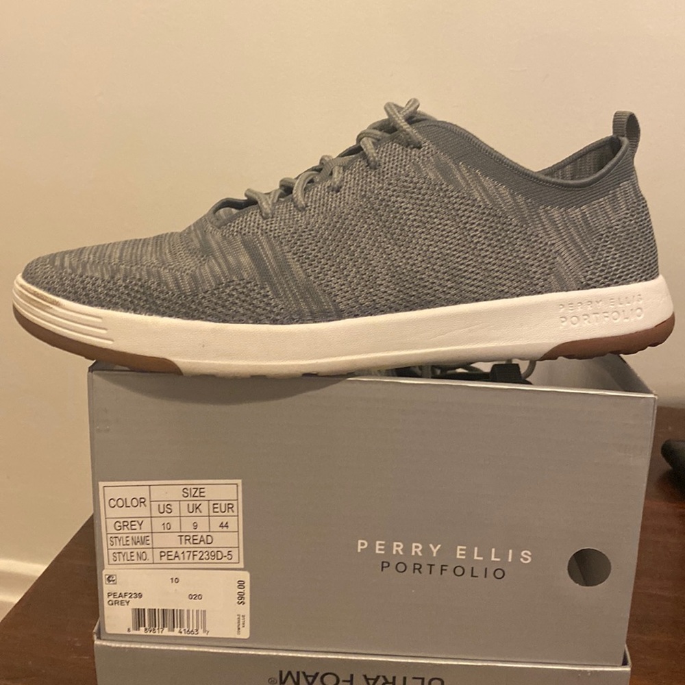 Perry Ellis Tread Shoe